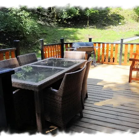 Blelham Tarn Rustic In Tranquil Woodland *