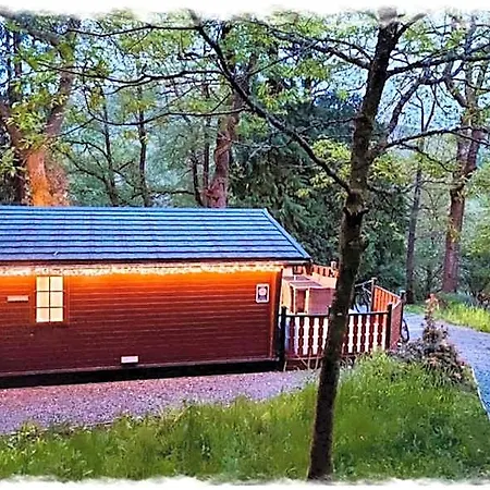 Blelham Tarn Rustic In Tranquil Woodland آمبيلسايد