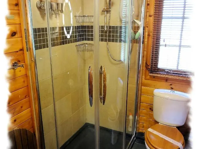 בית נופש Blelham Tarn Rustic In Tranquil Woodland *