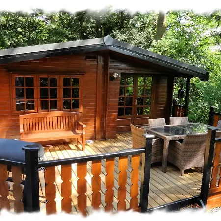 Blelham Tarn Rustic In Tranquil Woodland *